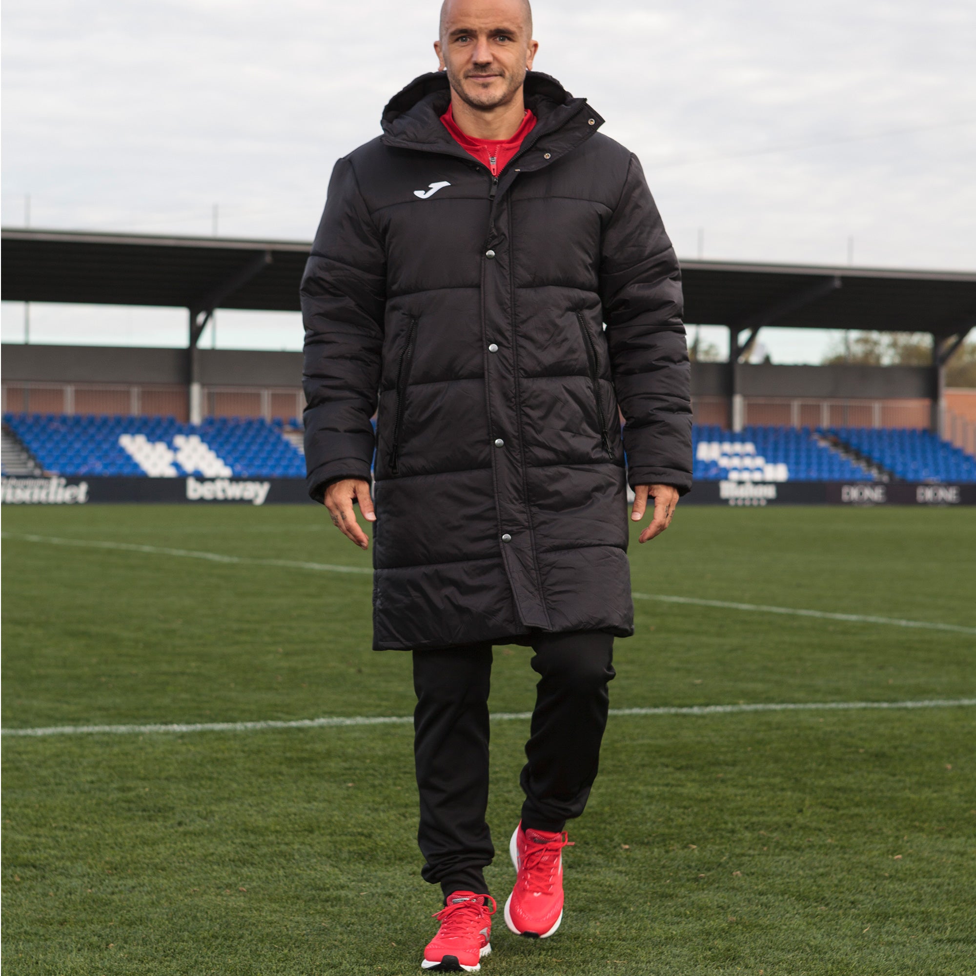 joma islandia iii long insulated padded coat black